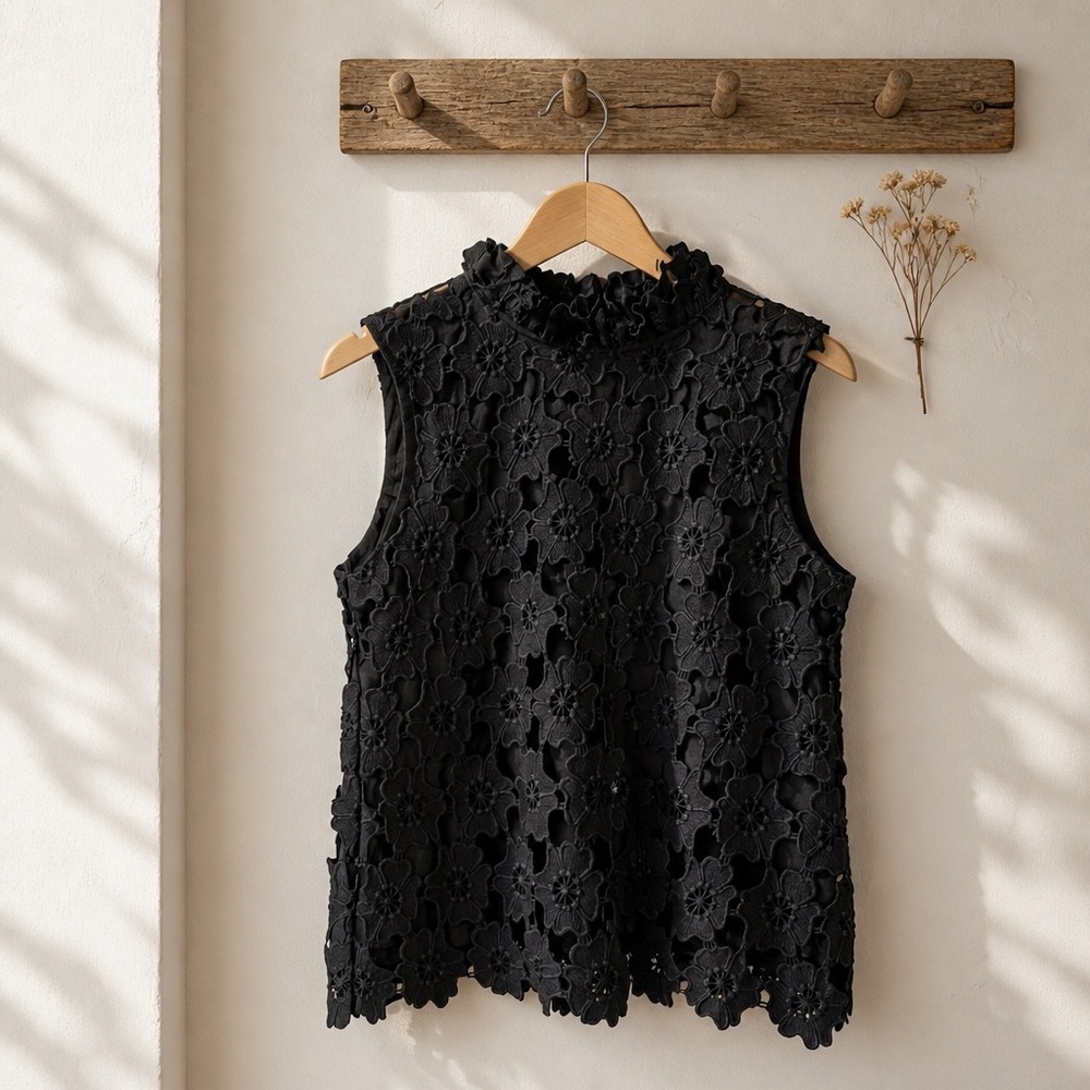 UMGEE NWT size Small. Lined lace sleeveless top